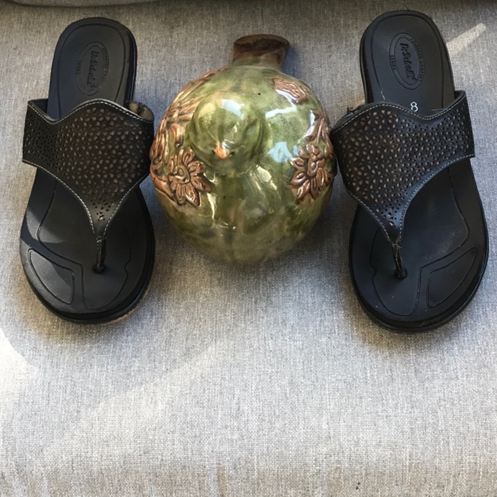 Dr Scholls for advanced comfort!  Size 8